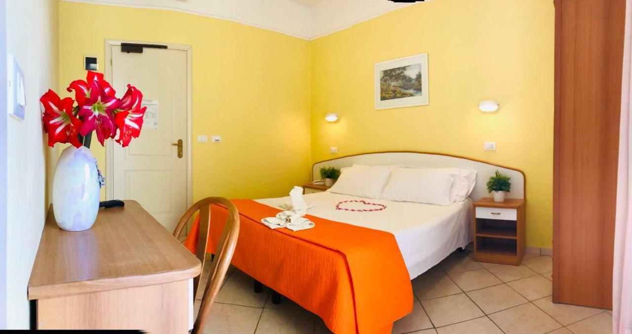 Hotel Naica Rimini Exterior photo