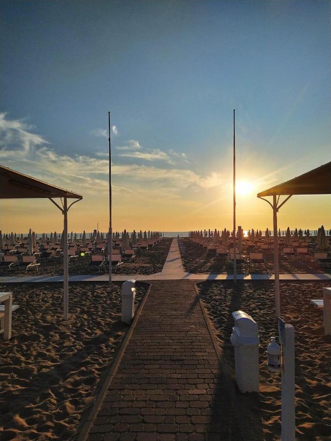 Hotel Naica Rimini Exterior photo