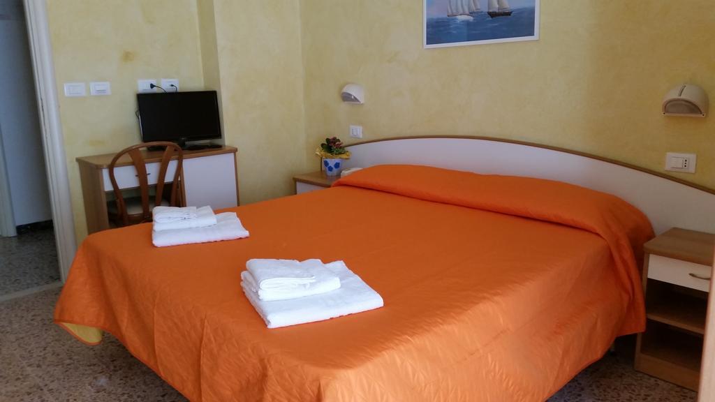Hotel Naica Rimini Room photo